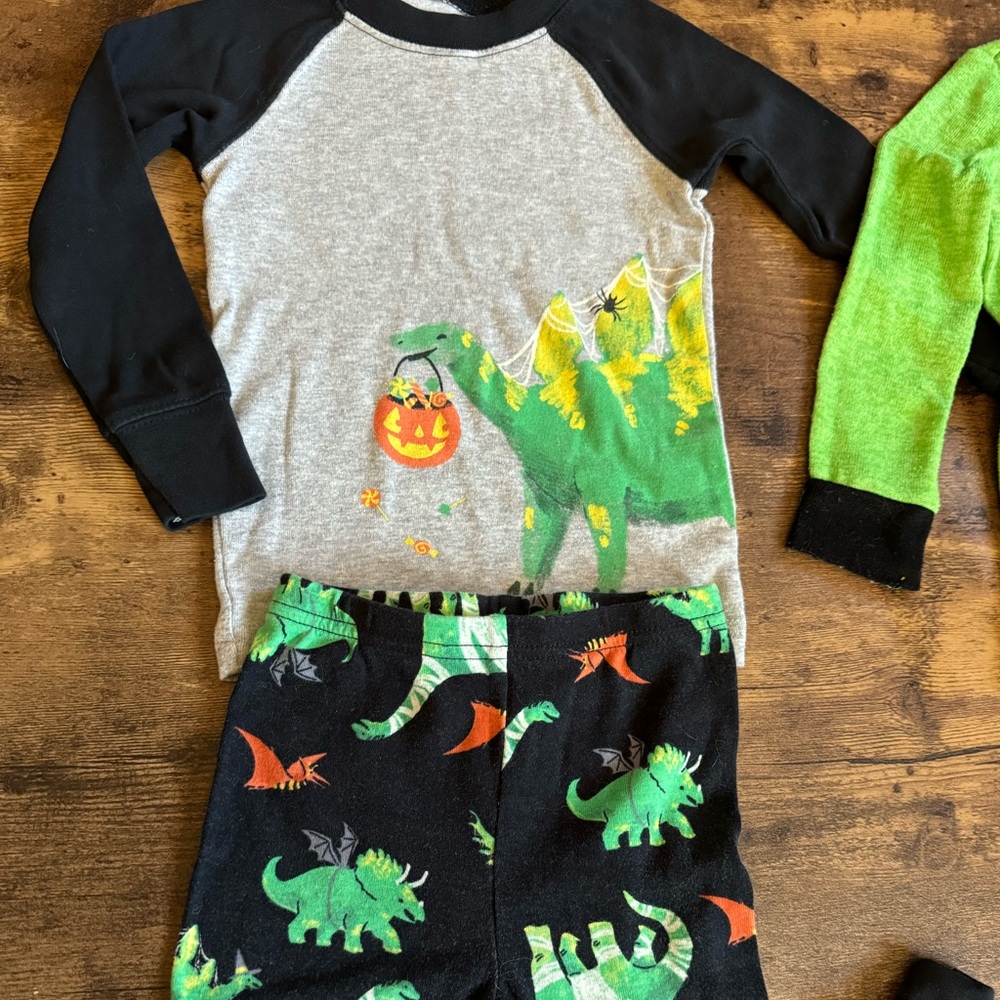 Halloween Dinosaur and Monster Kids Pajama Set 💚🧡 - Picture 3 of 4